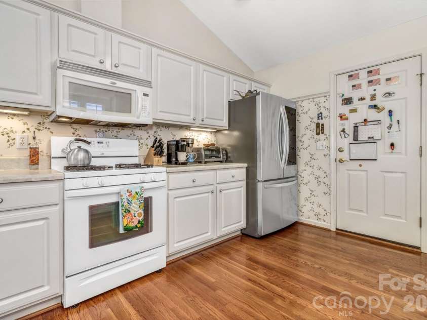 333 Charlestown Drive, Hendersonville, NC 28792.  MLS# CAR4354856, YatesRealty ID 24452. Kitchen access to garage