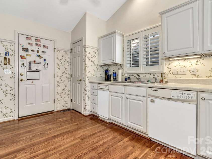 333 Charlestown Drive, Hendersonville, NC 28792.  MLS# CAR4354856, YatesRealty ID 24452. Kitchen w/cabinet underlighting