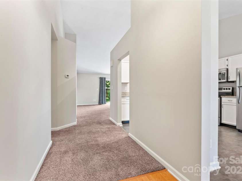 8724 Tweedsmuir Glen Lane, Charlotte, NC 28215.  MLS# CAR4274200, YatesRealty ID 24452. 