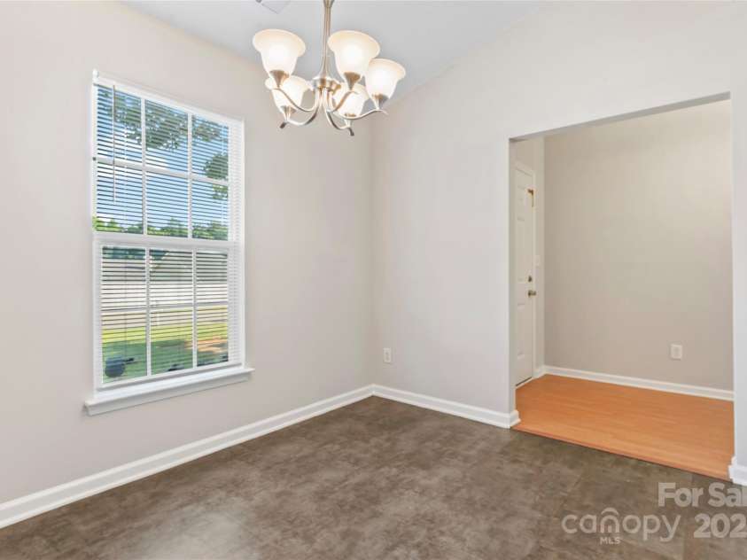 8724 Tweedsmuir Glen Lane, Charlotte, NC 28215.  MLS# CAR4274200, YatesRealty ID 24452. 