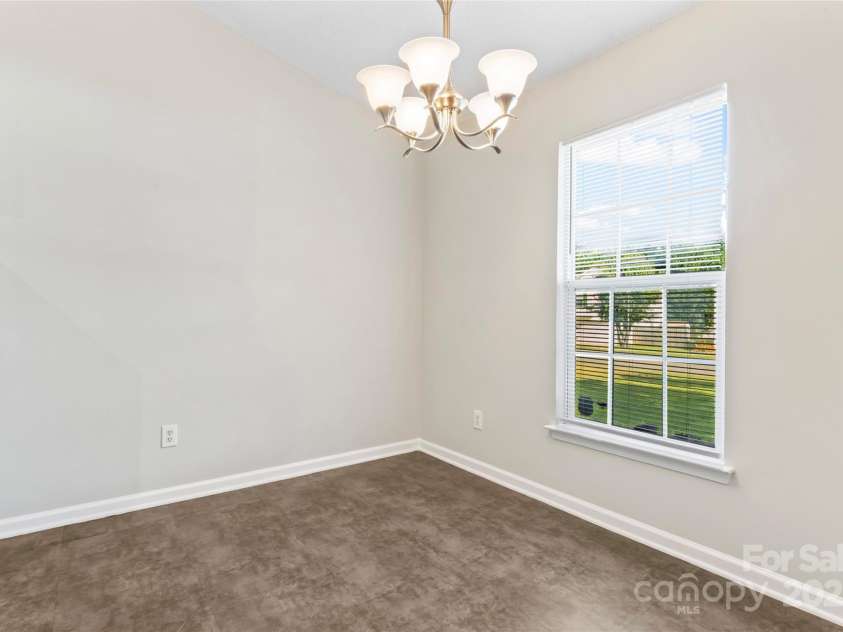 8724 Tweedsmuir Glen Lane, Charlotte, NC 28215.  MLS# CAR4274200, YatesRealty ID 24452. 