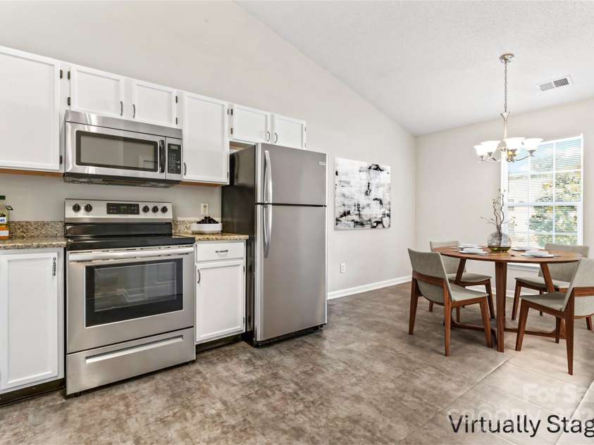 8724 Tweedsmuir Glen Lane, Charlotte, NC 28215.  MLS# CAR4274200, YatesRealty ID 24452. 