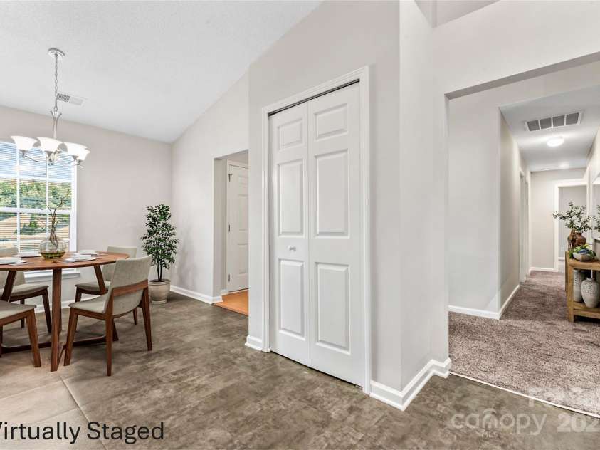 8724 Tweedsmuir Glen Lane, Charlotte, NC 28215.  MLS# CAR4274200, YatesRealty ID 24452. 