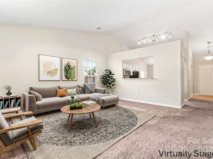 8724 Tweedsmuir Glen Lane, Charlotte, NC 28215.  MLS# CAR4274200, YatesRealty ID 24452. 