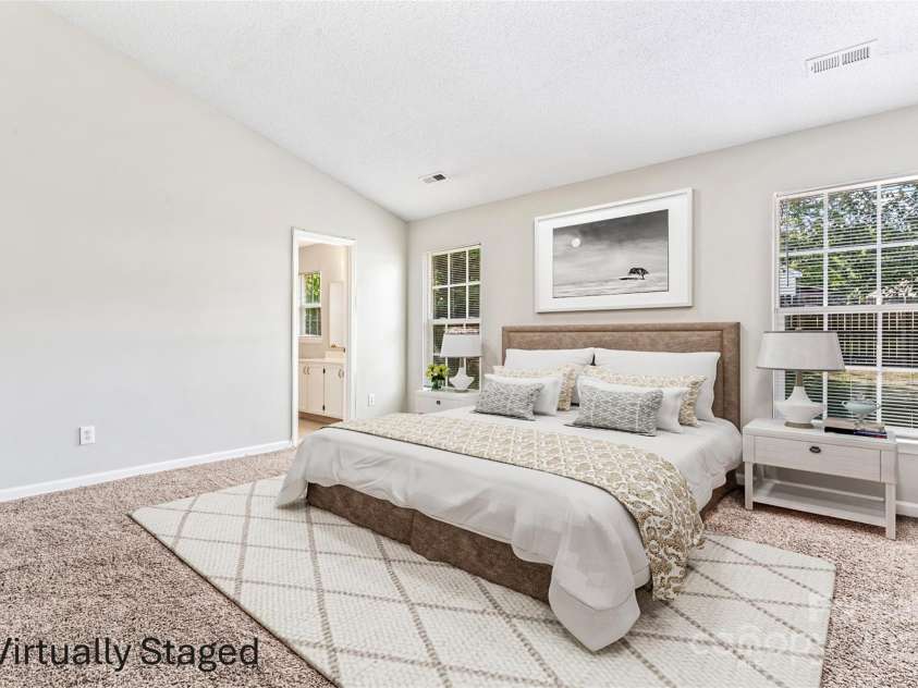 8724 Tweedsmuir Glen Lane, Charlotte, NC 28215.  MLS# CAR4274200, YatesRealty ID 24452. 