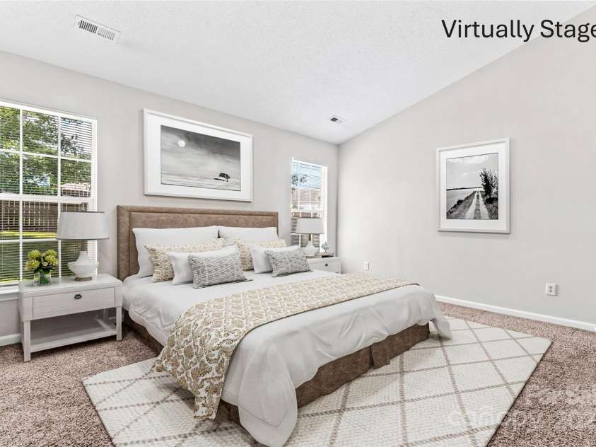 8724 Tweedsmuir Glen Lane, Charlotte, NC 28215.  MLS# CAR4274200, YatesRealty ID 24452. 