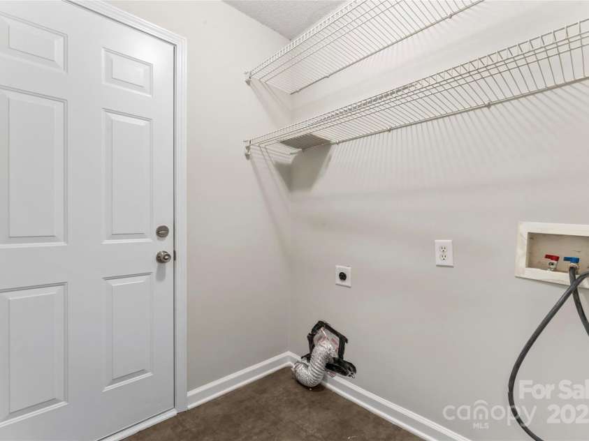 8724 Tweedsmuir Glen Lane, Charlotte, NC 28215.  MLS# CAR4274200, YatesRealty ID 24452. Laundry Room