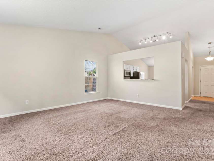 8724 Tweedsmuir Glen Lane, Charlotte, NC 28215.  MLS# CAR4274200, YatesRealty ID 24452. Open Floorplan