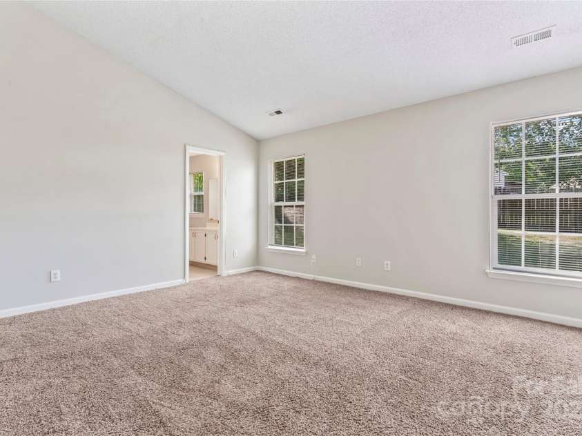 8724 Tweedsmuir Glen Lane, Charlotte, NC 28215.  MLS# CAR4274200, YatesRealty ID 24452. Oversize Primary Bedroom w/ En Suite