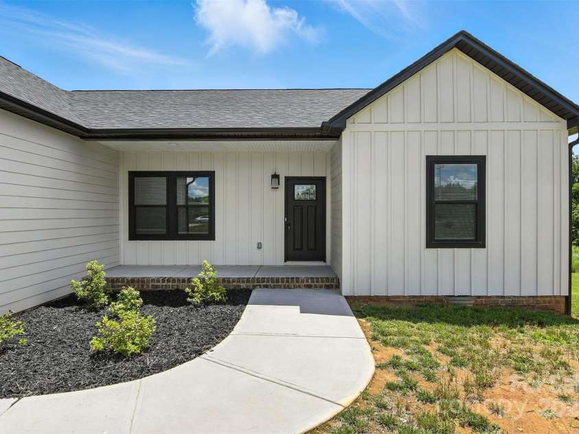 1019 Null Road, Lincolnton, NC 28092.  MLS# CAR4270918, YatesRealty ID 24453. Front Porch