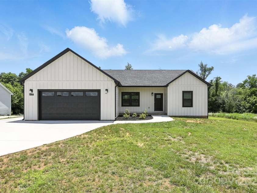 1019 Null Road, Lincolnton, NC 28092.  MLS# CAR4270918, YatesRealty ID 24453. Front View