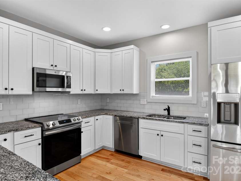 1019 Null Road, Lincolnton, NC 28092.  MLS# CAR4270918, YatesRealty ID 24453. Kitchen