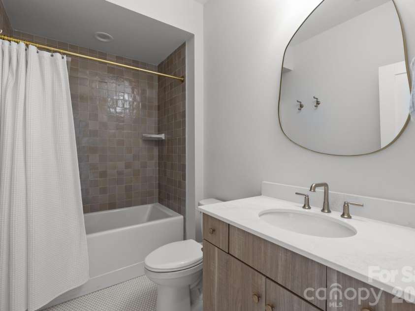 5575 Arden Mill Drive, Fort Mill, SC 29715.  MLS# CAR4360353, YatesRealty ID 24454. En-suite bath