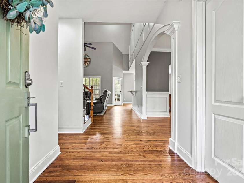 3207 Oak Ridge Circle, Lincolnton, NC 28092.  MLS# CAR4243649, YatesRealty ID 24455. Entry way