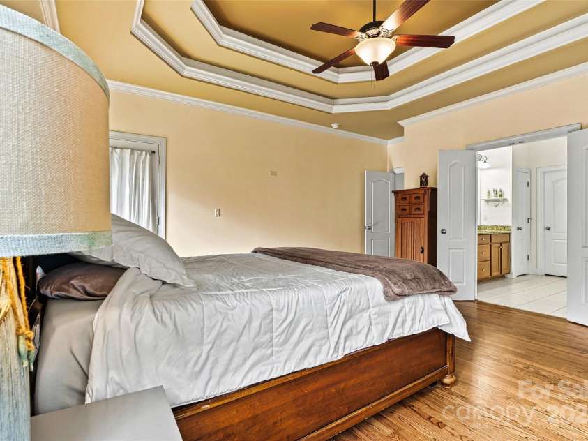 3207 Oak Ridge Circle, Lincolnton, NC 28092.  MLS# CAR4243649, YatesRealty ID 24455. Primary suite on the main level