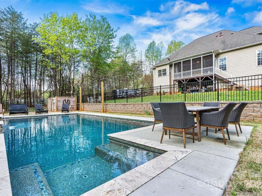 3207 Oak Ridge Circle, Lincolnton, NC 28092.  MLS# CAR4243649, YatesRealty ID 24455. Saltwater ppol area