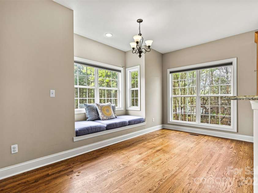 3207 Oak Ridge Circle, Lincolnton, NC 28092.  MLS# CAR4243649, YatesRealty ID 24455. Window nook in kitchen
