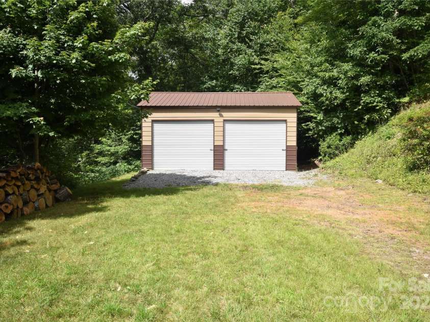 211 Sky Drive, Maggie Valley, NC 28751.  MLS# CAR4276346, YatesRealty ID 24456. 26 X 25 Garage/workshop below the cabin