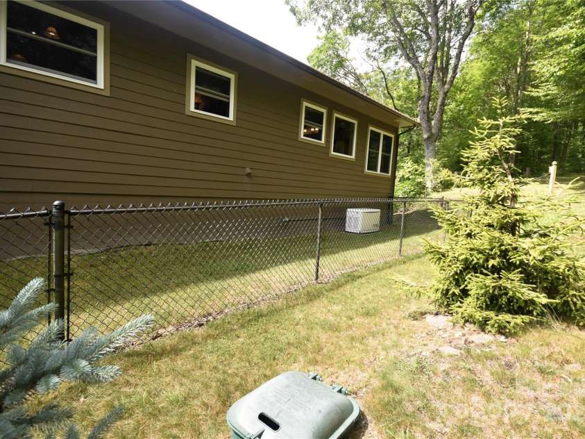 211 Sky Drive, Maggie Valley, NC 28751.  MLS# CAR4276346, YatesRealty ID 24456. Anchor link fenced area for your fur-baby