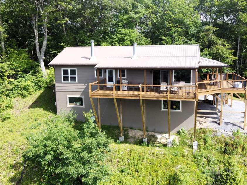211 Sky Drive, Maggie Valley, NC 28751.  MLS# CAR4276346, YatesRealty ID 24456. Even closer