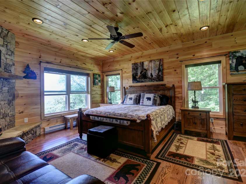 211 Sky Drive, Maggie Valley, NC 28751.  MLS# CAR4276346, YatesRealty ID 24456. Large Primary Bedroom