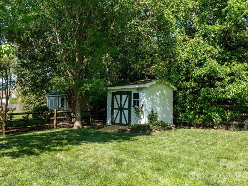 8417 Newton Lane, Charlotte, NC 28277.  MLS# CAR4372917, YatesRealty ID 24457. 