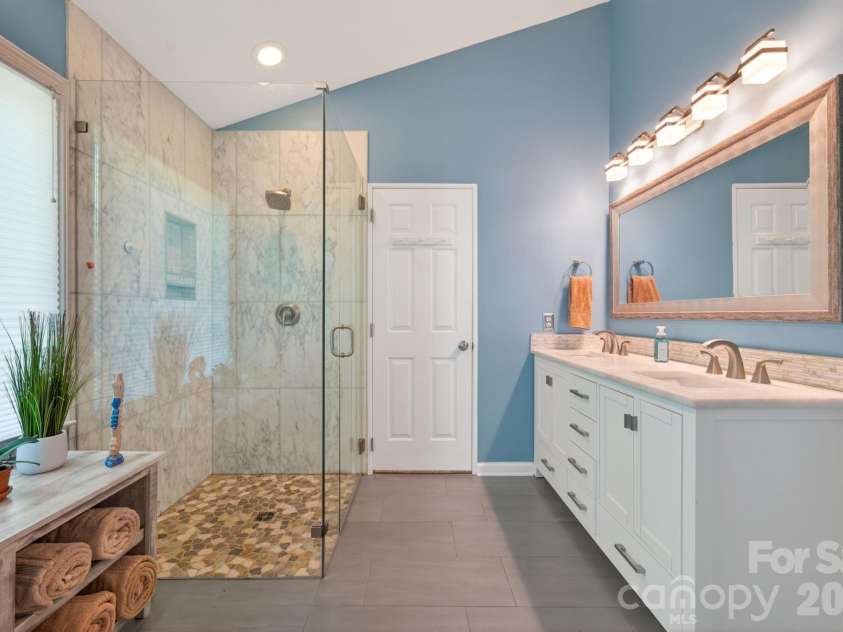 8417 Newton Lane, Charlotte, NC 28277.  MLS# CAR4372917, YatesRealty ID 24457. Updated Primary Bath