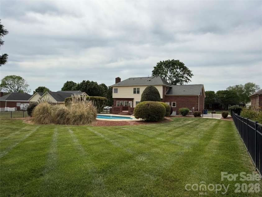 8219 Deer Drive, Harrisburg, NC 28075.  MLS# CAR4372897, YatesRealty ID 24458. 