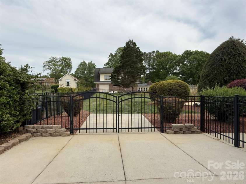 8219 Deer Drive, Harrisburg, NC 28075.  MLS# CAR4372897, YatesRealty ID 24458. 