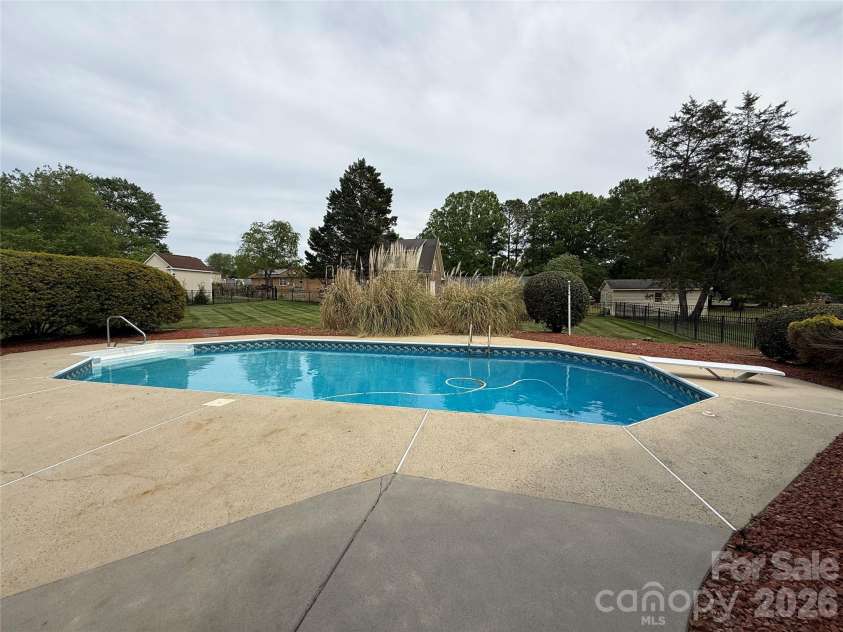 8219 Deer Drive, Harrisburg, NC 28075.  MLS# CAR4372897, YatesRealty ID 24458. 