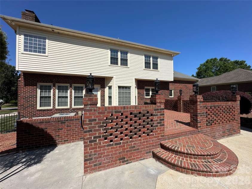 8219 Deer Drive, Harrisburg, NC 28075.  MLS# CAR4372897, YatesRealty ID 24458. 