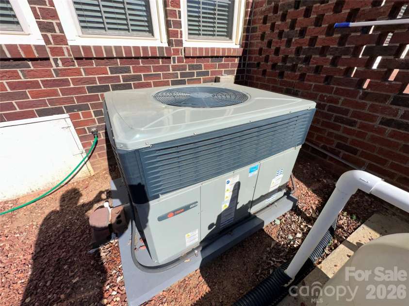 8219 Deer Drive, Harrisburg, NC 28075.  MLS# CAR4372897, YatesRealty ID 24458. Nothing runs like a TRANE