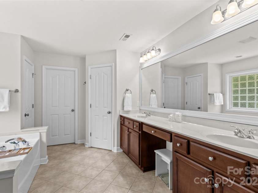 1011 Wadsworth Lane, Indian Trail, NC 28079.  MLS# CAR4273243, YatesRealty ID 24459. Primary bath