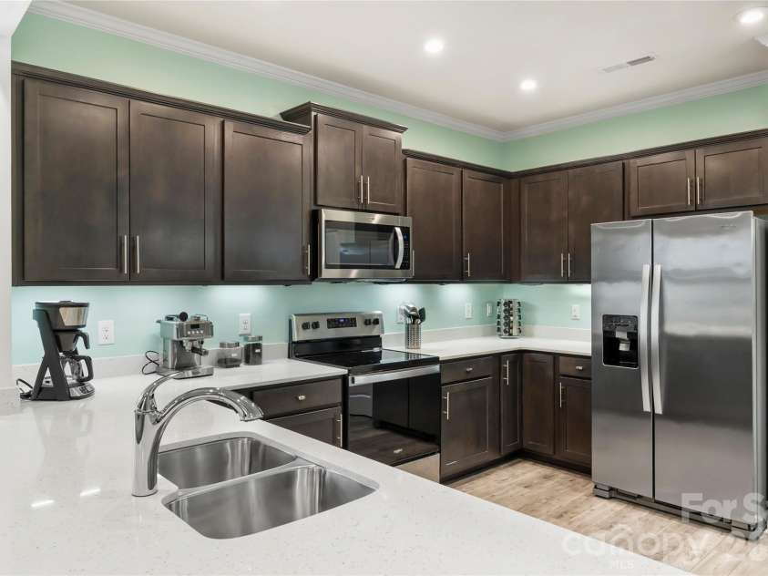 1530 Starmount Cove Lane, Charlotte, NC 28210.  MLS# CAR4378010, YatesRealty ID 24459. 