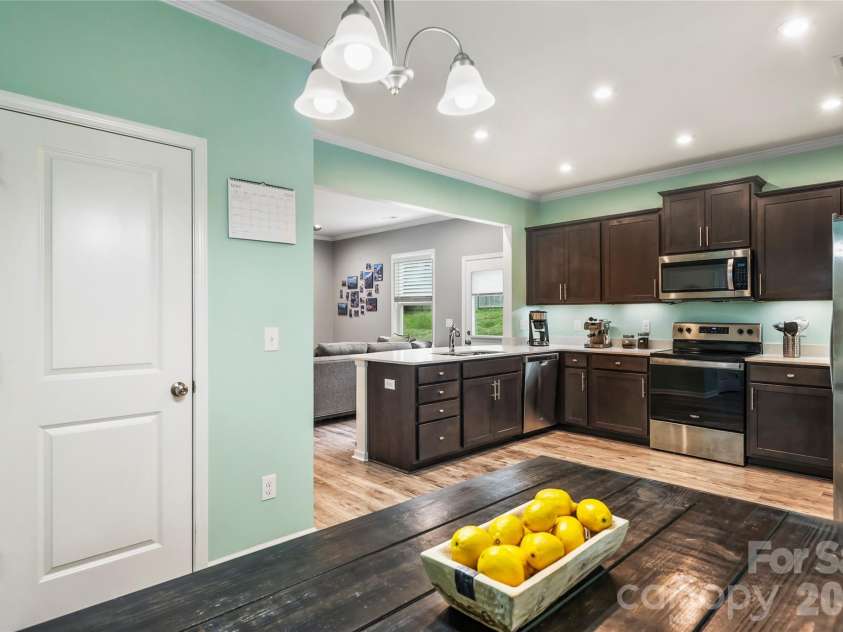 1530 Starmount Cove Lane, Charlotte, NC 28210.  MLS# CAR4378010, YatesRealty ID 24459. 