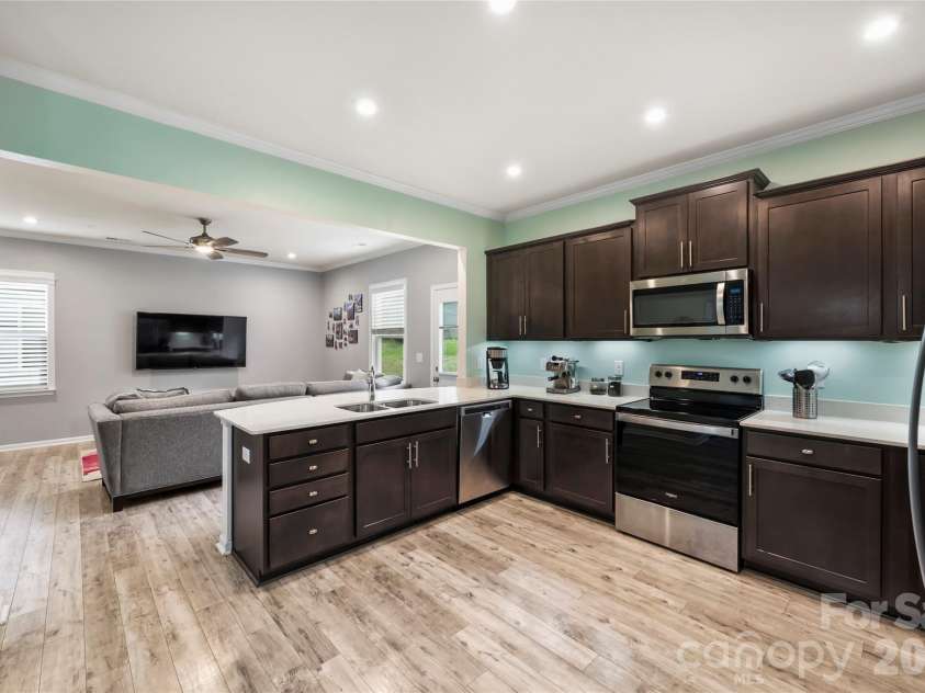 1530 Starmount Cove Lane, Charlotte, NC 28210.  MLS# CAR4378010, YatesRealty ID 24459. 