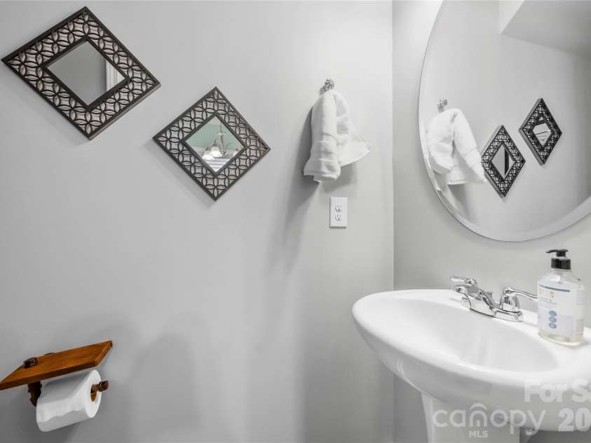 1530 Starmount Cove Lane, Charlotte, NC 28210.  MLS# CAR4378010, YatesRealty ID 24459. 