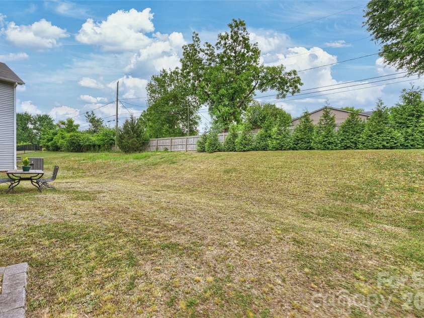 1530 Starmount Cove Lane, Charlotte, NC 28210.  MLS# CAR4378010, YatesRealty ID 24459. 