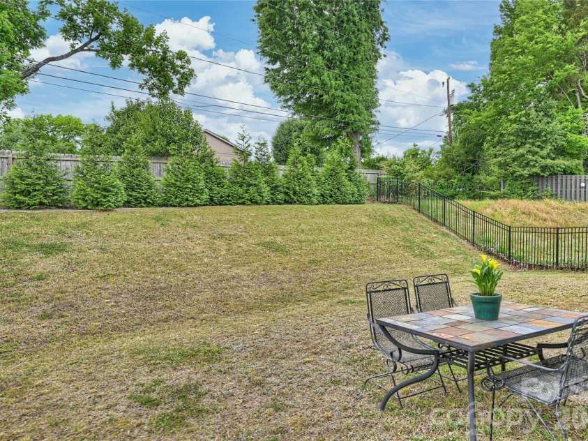 1530 Starmount Cove Lane, Charlotte, NC 28210.  MLS# CAR4378010, YatesRealty ID 24459. 
