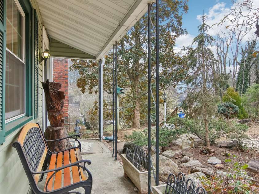 28 Kensington Drive, Asheville, NC 28805.  MLS# CAR4219785, YatesRealty ID 2446. 
