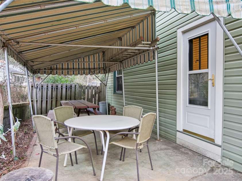 28 Kensington Drive, Asheville, NC 28805.  MLS# CAR4219785, YatesRealty ID 2446. 