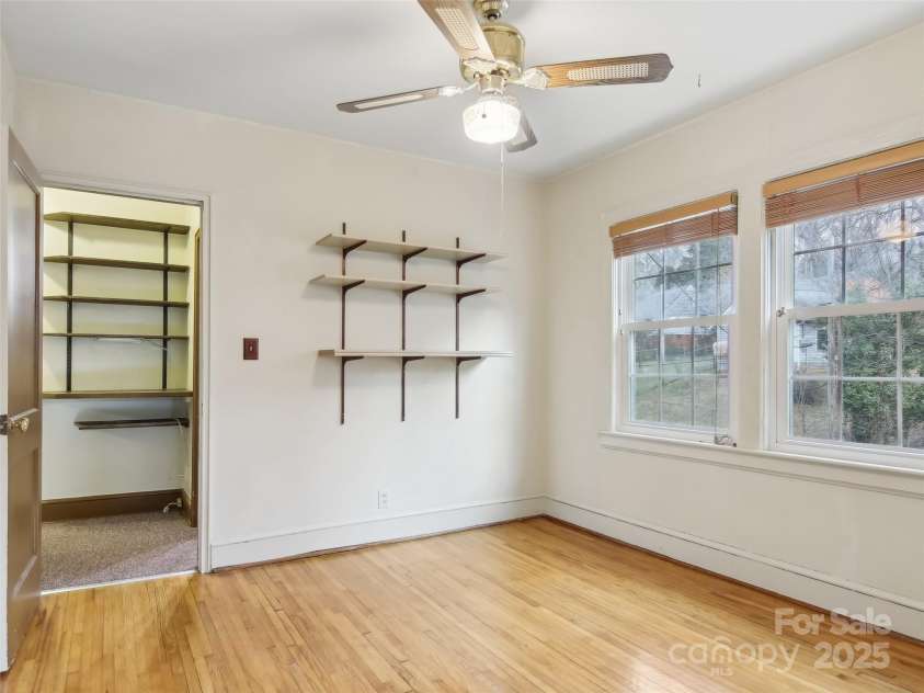 28 Kensington Drive, Asheville, NC 28805.  MLS# CAR4219785, YatesRealty ID 2446. 