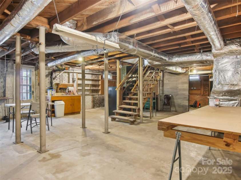 28 Kensington Drive, Asheville, NC 28805.  MLS# CAR4219785, YatesRealty ID 2446. 