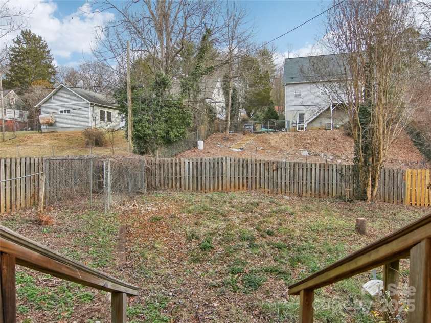28 Kensington Drive, Asheville, NC 28805.  MLS# CAR4219785, YatesRealty ID 2446. 