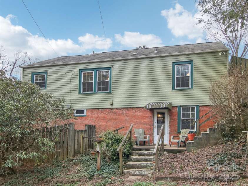 28 Kensington Drive, Asheville, NC 28805.  MLS# CAR4219785, YatesRealty ID 2446. 