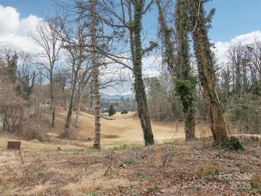 28 Kensington Drive, Asheville, NC 28805.  MLS# CAR4219785, YatesRealty ID 2446. Golf course across the street,