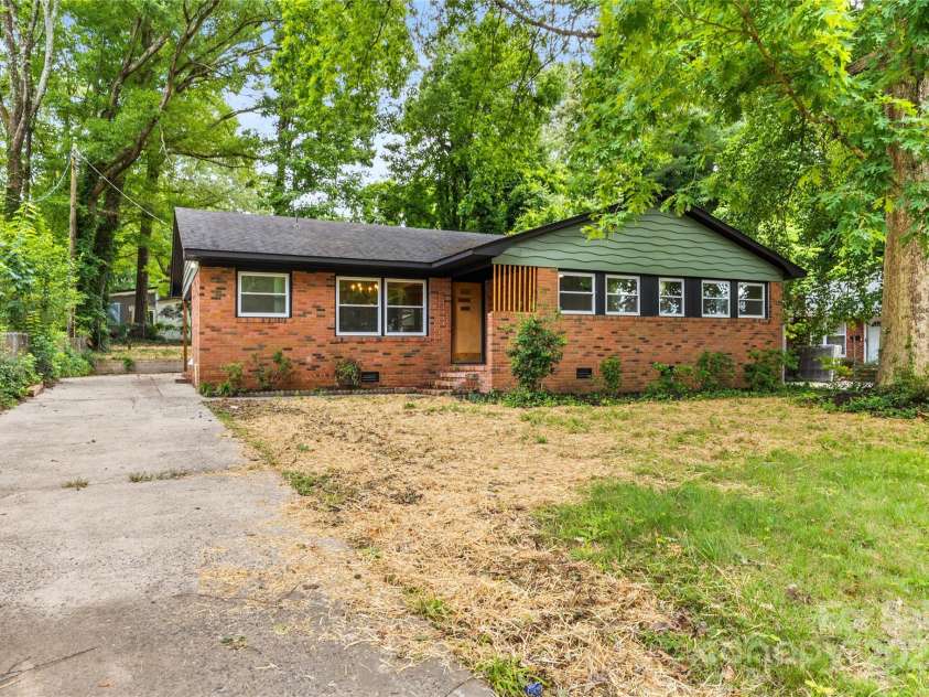 5320 Kildare Drive, Charlotte, NC 28215.  MLS# CAR4334334, YatesRealty ID 2446. 