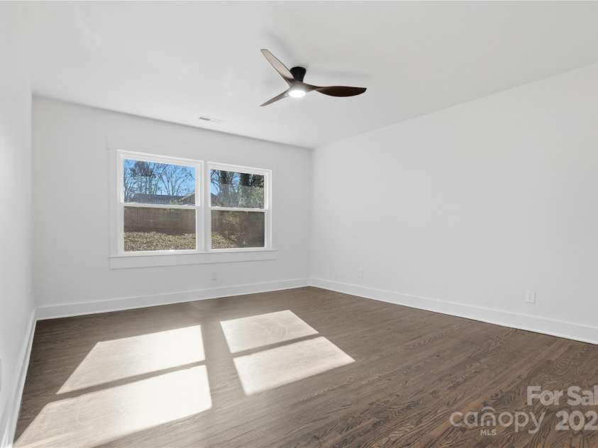 5320 Kildare Drive, Charlotte, NC 28215.  MLS# CAR4334334, YatesRealty ID 2446. 