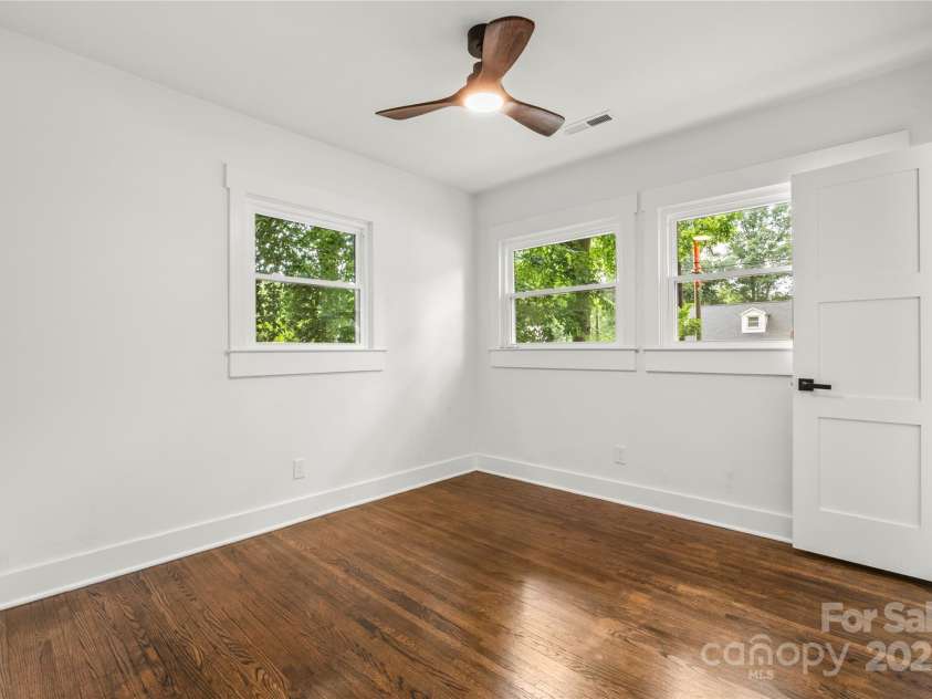 5320 Kildare Drive, Charlotte, NC 28215.  MLS# CAR4334334, YatesRealty ID 2446. 