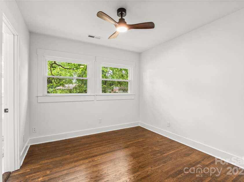 5320 Kildare Drive, Charlotte, NC 28215.  MLS# CAR4334334, YatesRealty ID 2446. 